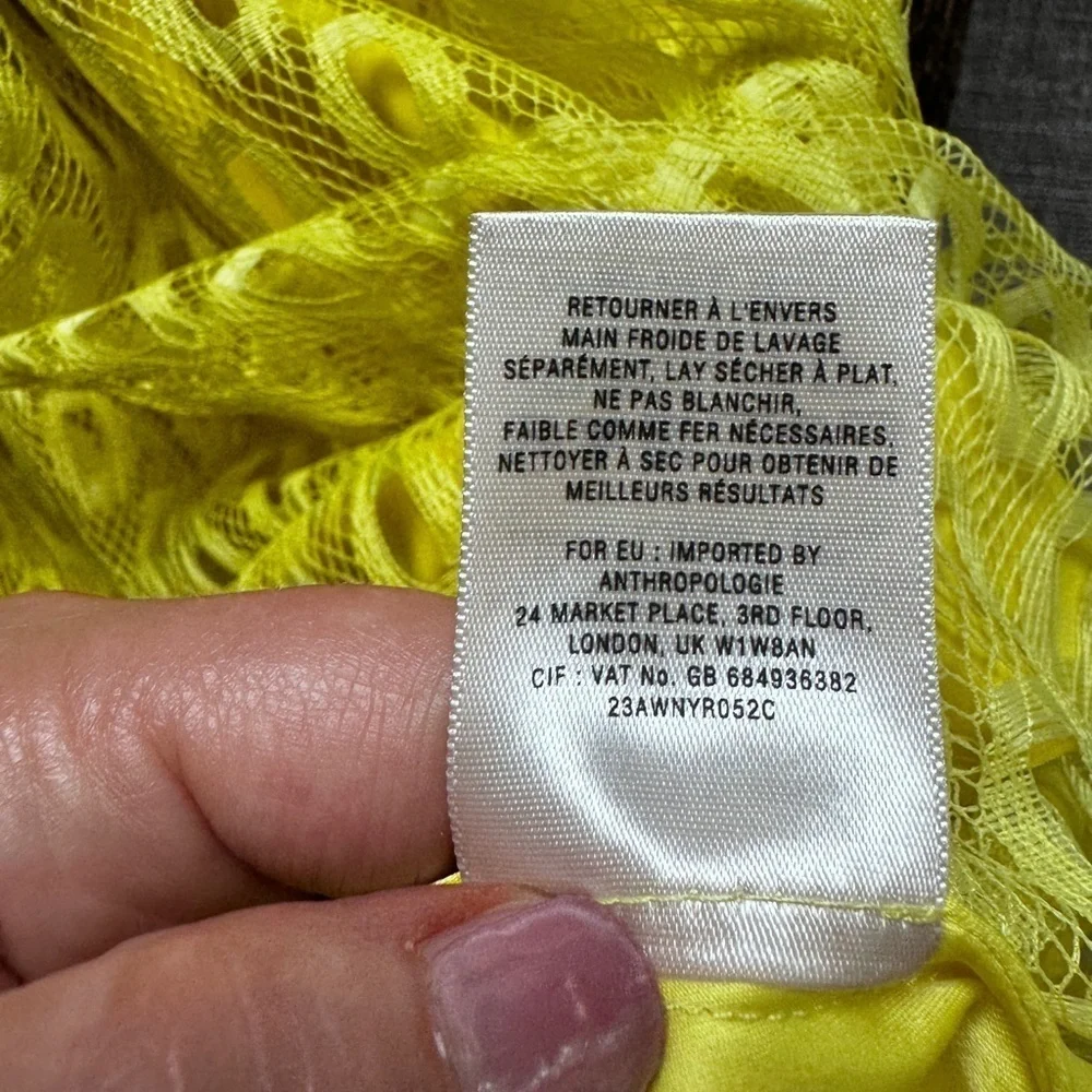 EUC Anthropologie Maeve skirt Yellow Lace with Pockets Size 4